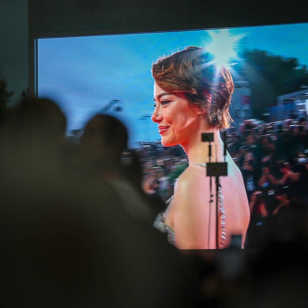 Emma Stone at Venice 82: The Louis Vuitton Look That Stopped Time